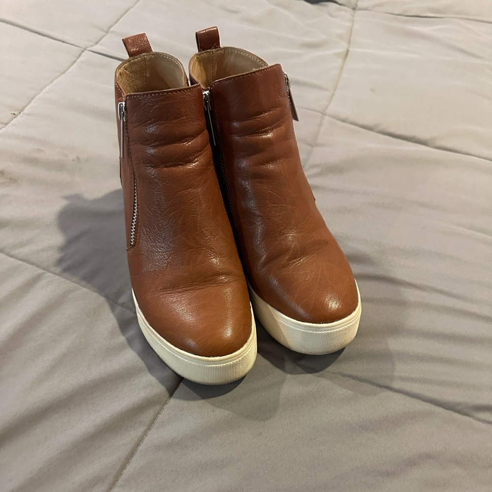 J/Slides NYC dual zip patent leather upper women’s shoes- size 7M